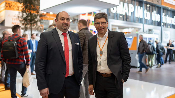 Volker Bibelhausen (r.) and Sebastian Seitz (l.) Volker Bibelhausen, Weidmüller (r.) and Sebastian Seitz, EPLAN (l.) are looking forward to the cooperation as part of the EPLAN Partner Network