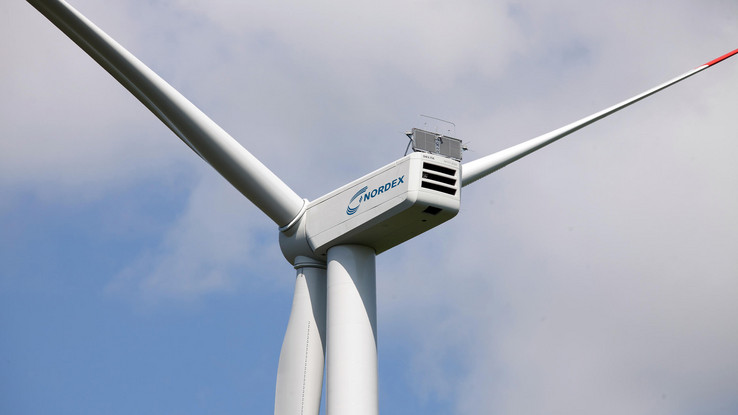 Single wind turbine Up to 500 sensors are installed in a single wind turbine. Cabling is therefore becoming increasingly complex.