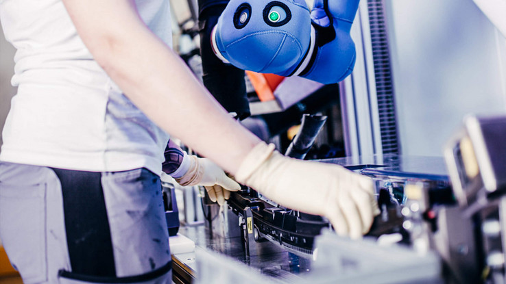 COBOTs – collaborative robots – work together with employees on the assembly lines.