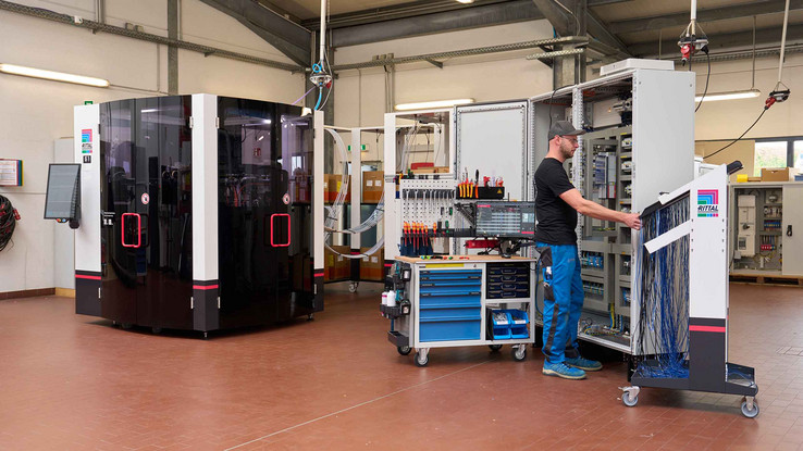 Zahnen uses the Rittal Wire Terminal – the data from EPLAN Pro Panel are transferred directly to the automatic assembly machine and the wire sequence is synchronised with EPLAN Smart Wiring.