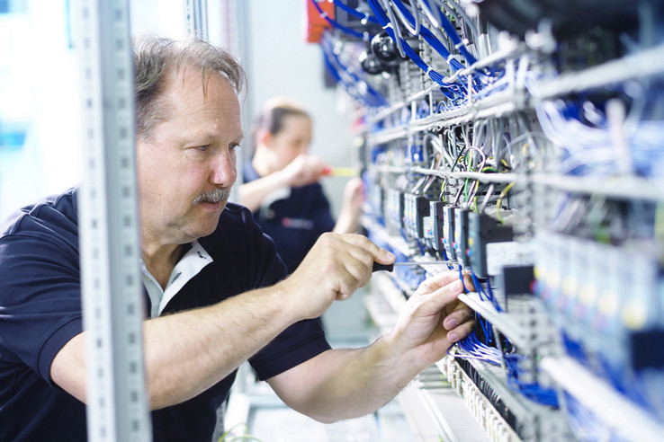 Even in the era of Industry 4.0, people remain the focus in control cabinet engineering. 
