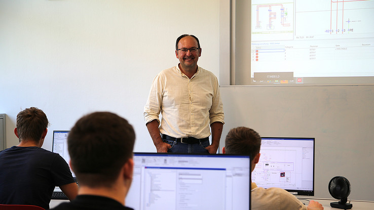 Professor Manfred Lichtenwagner, HTL Wels Professor Manfred Lichtenwagner is very intuitive in instructing his students and teaches them the practical application of electrical engineering knowledge with support from the EPLAN Education software package