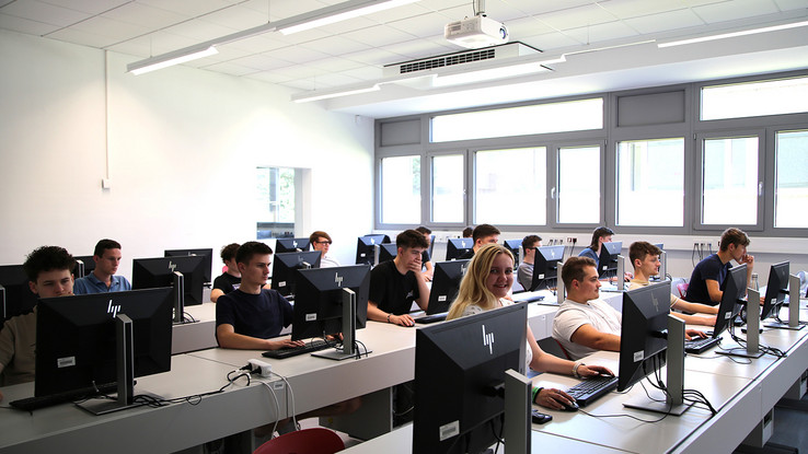 Students in electrical engineering at HTL Wels The fourth-year students in electrical engineering at HTL Wels creating schematics with the help of software tools from the EPLAN Education software package.